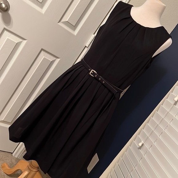 Ellen Tracy Dresses & Skirts - Ellen Tracy Black Sleeveless Dress